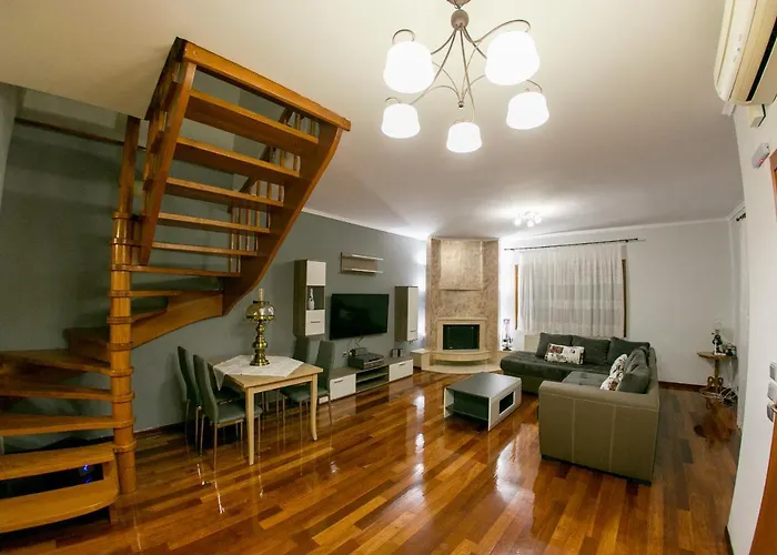 Vier Luxury House