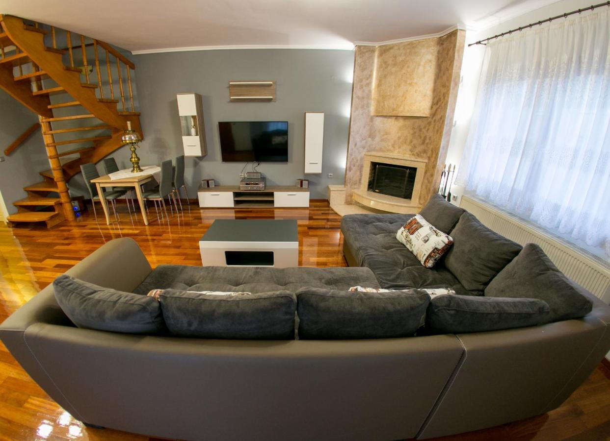 Vier Luxury House